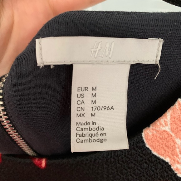 Fitted knee length dress - Picture 4 of 4